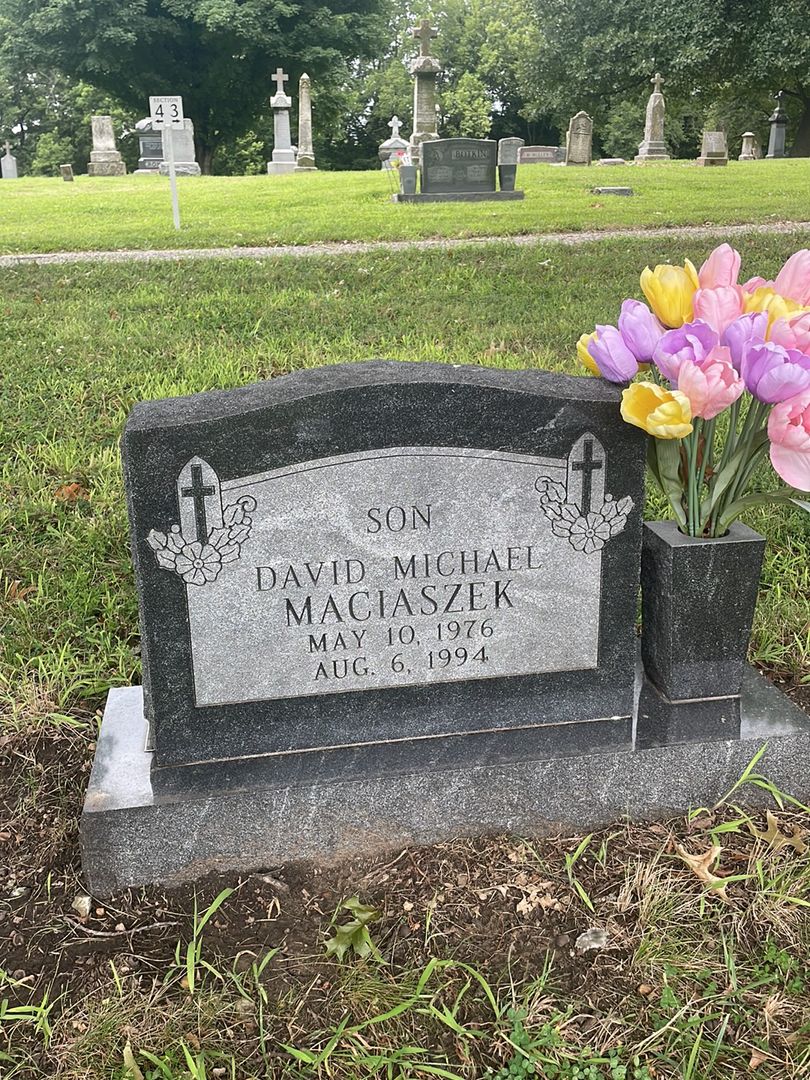 David Michael Maciaszek's grave. Photo 1