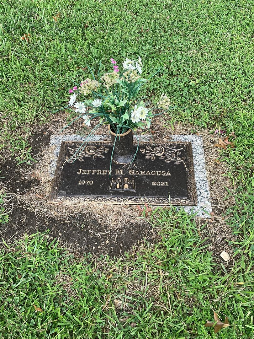 Jeffrey M. Saragusa's grave. Photo 1