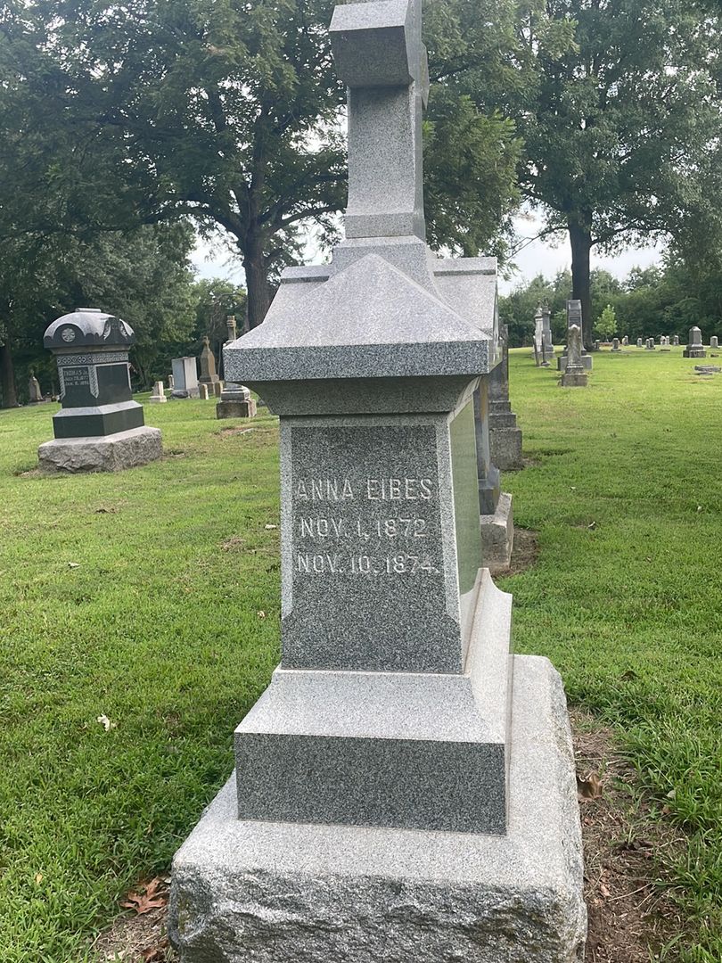 Anna Eibes's grave. Photo 1
