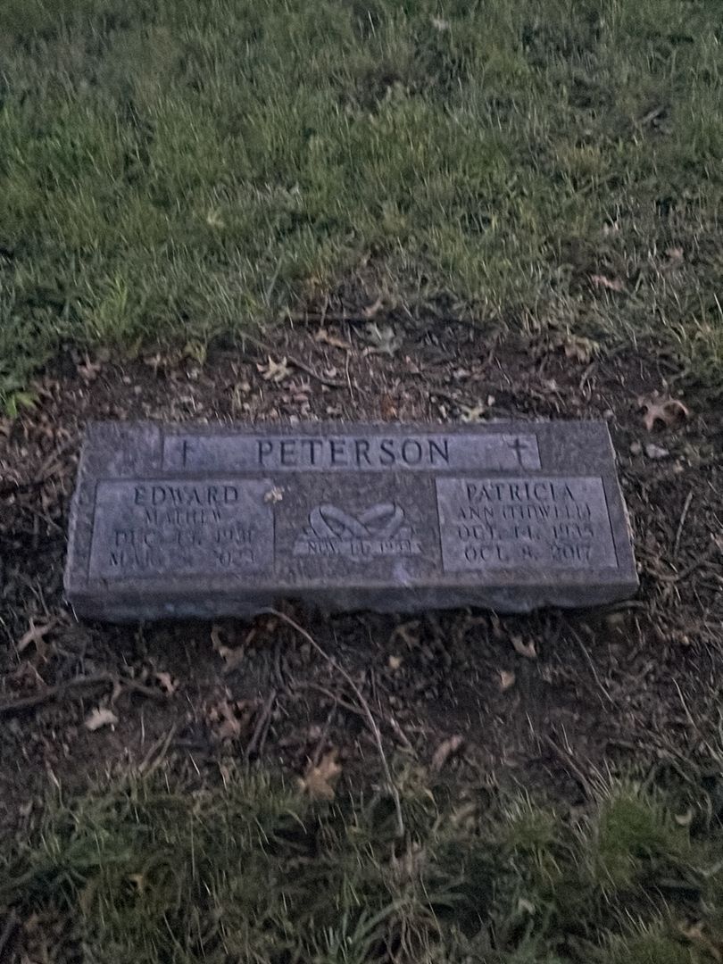 Edward Matthew Peterson's grave. Photo 1