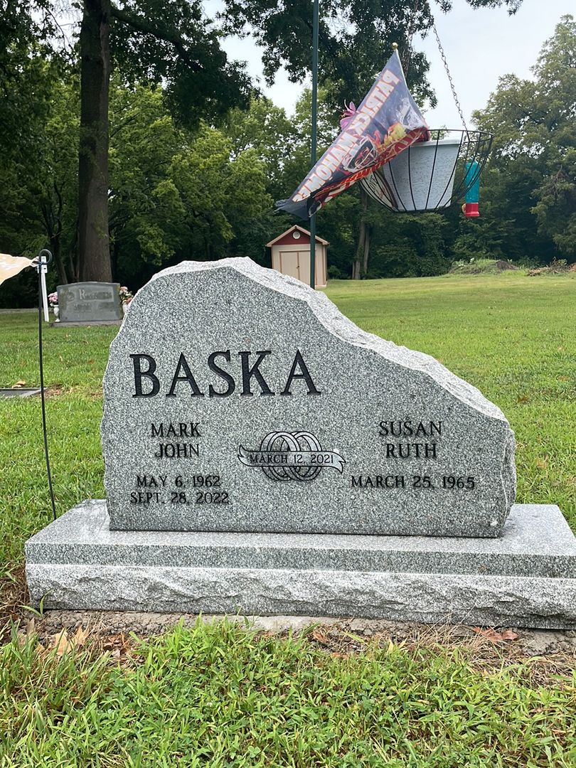 Mark John Baska's grave. Photo 1
