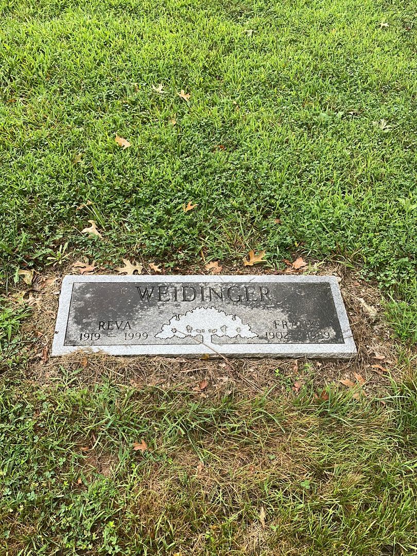 Frank Weidinger's grave. Photo 1