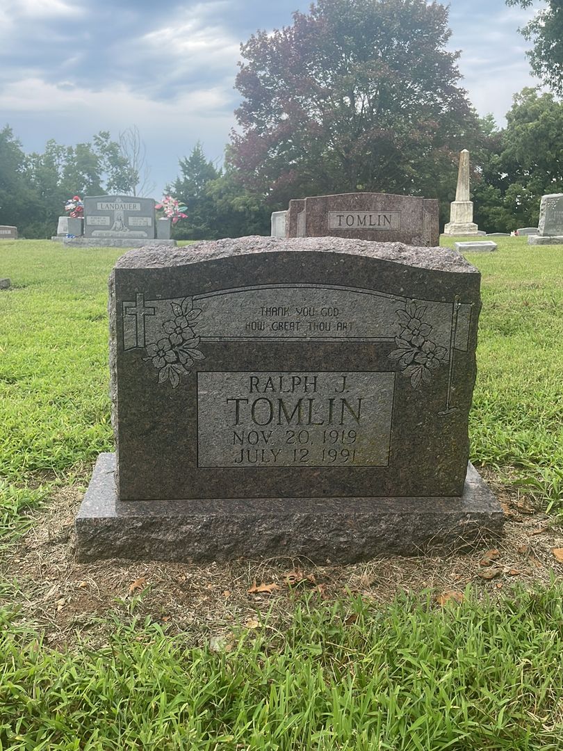 Ralph J. Tomlin's grave. Photo 1