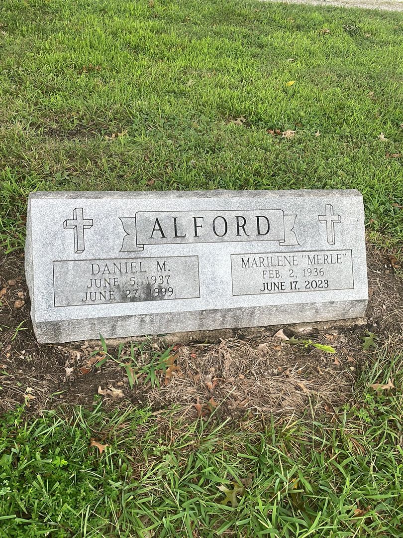 Daniel M. Alford's grave. Photo 1