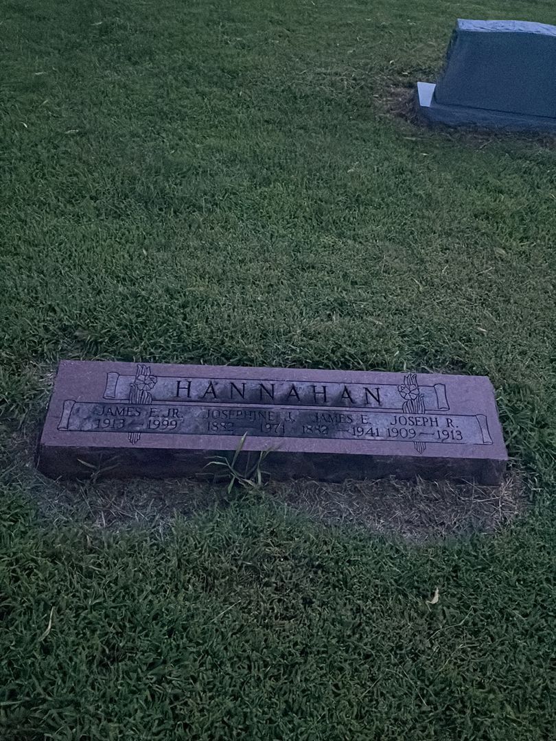 James E. Hannahan Junior's grave. Photo 1