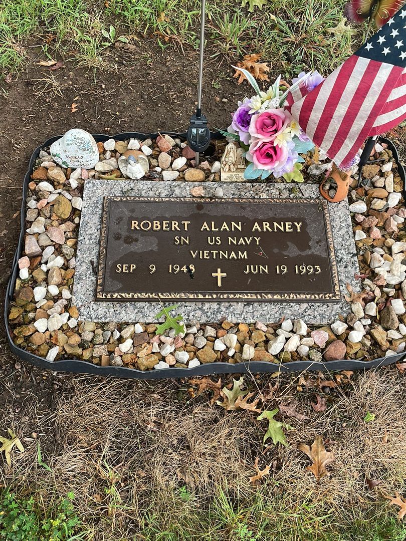 Robert Alan Arney's grave. Photo 1