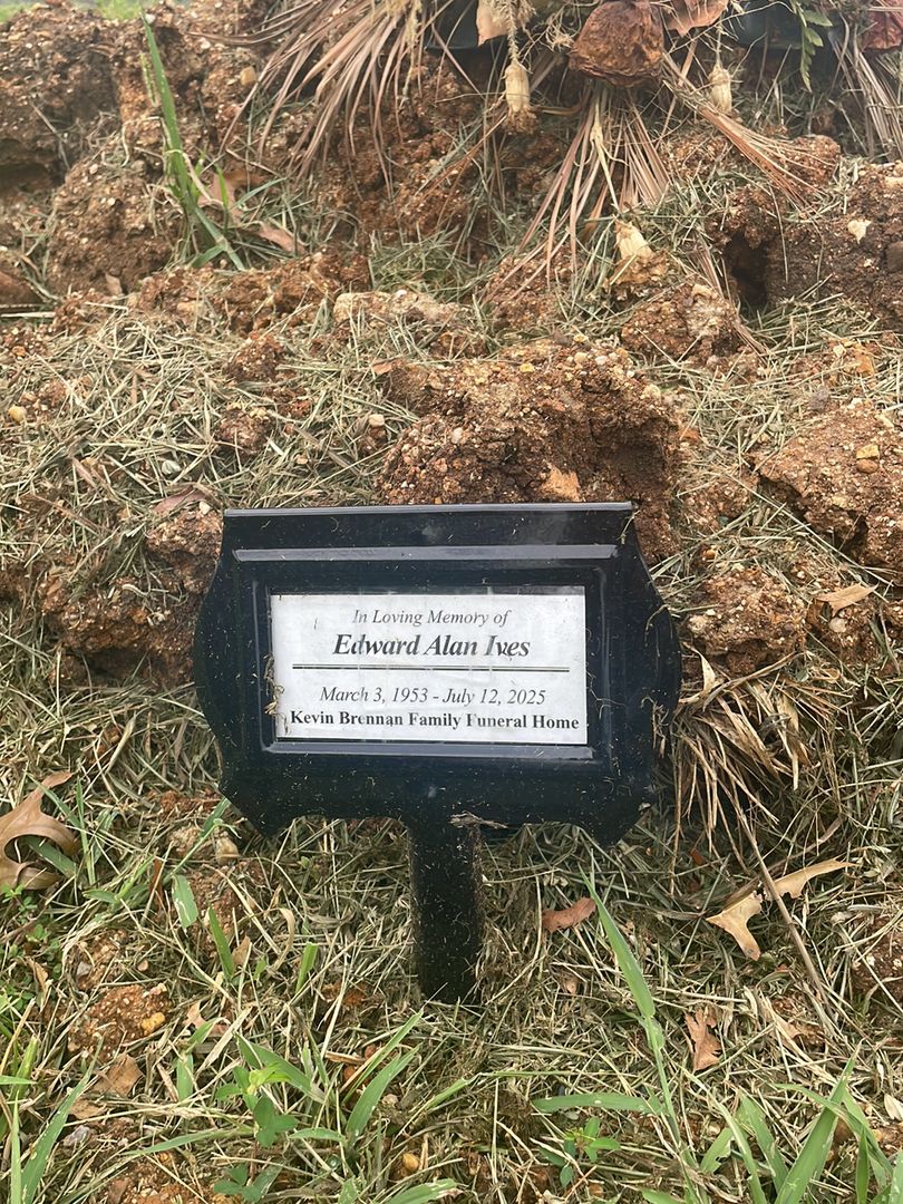 Edward Alan Ives's grave. Photo 1