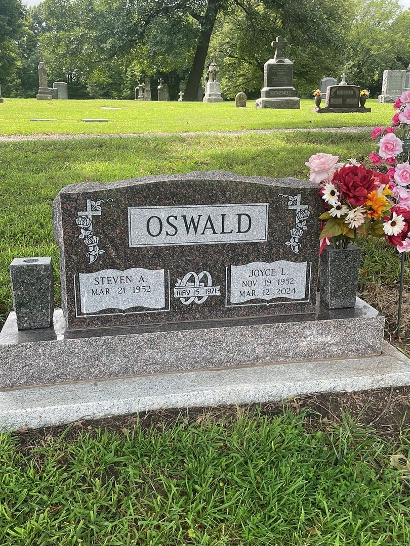 Joyce Lynn Oswald's grave. Photo 1