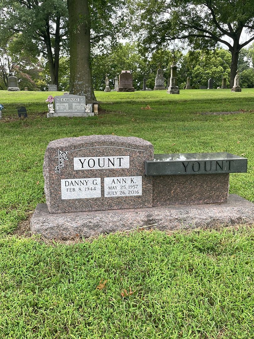 Ann K. Yount's grave. Photo 1