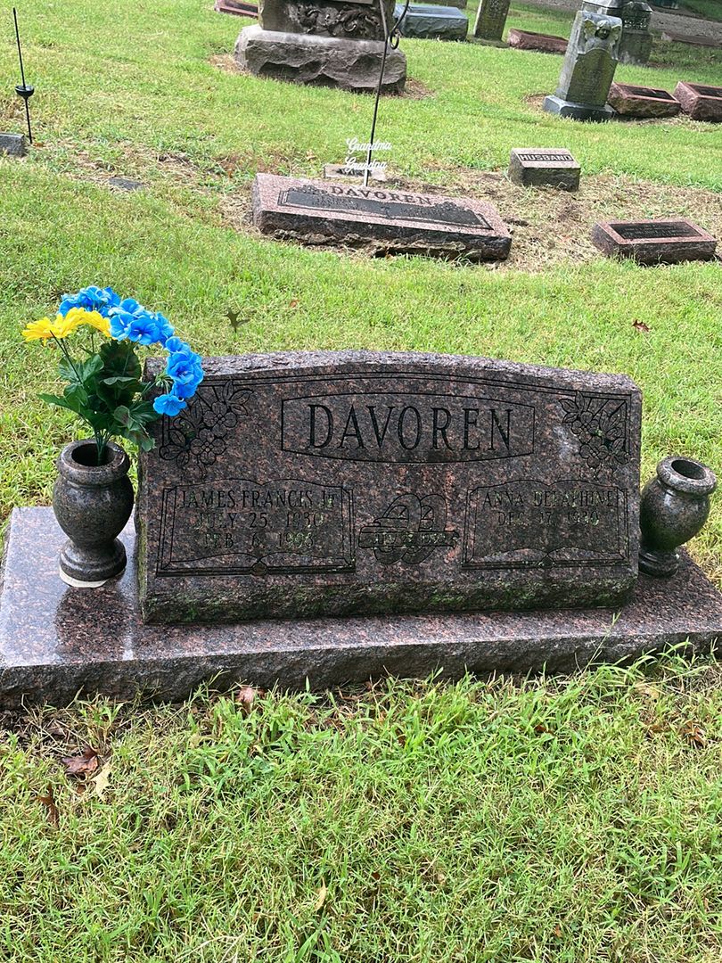 Anna Delaphine Davoren's grave. Photo 1