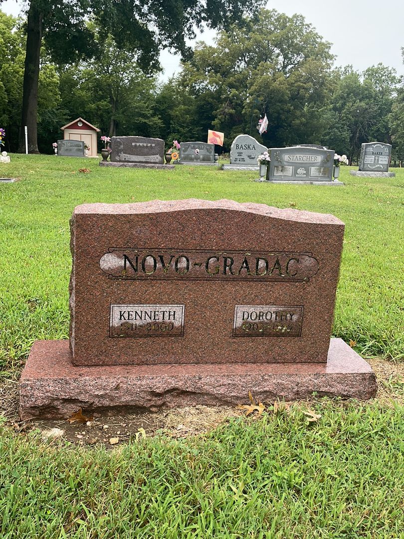 Kenneth C. Novo-Gradac's grave. Photo 1