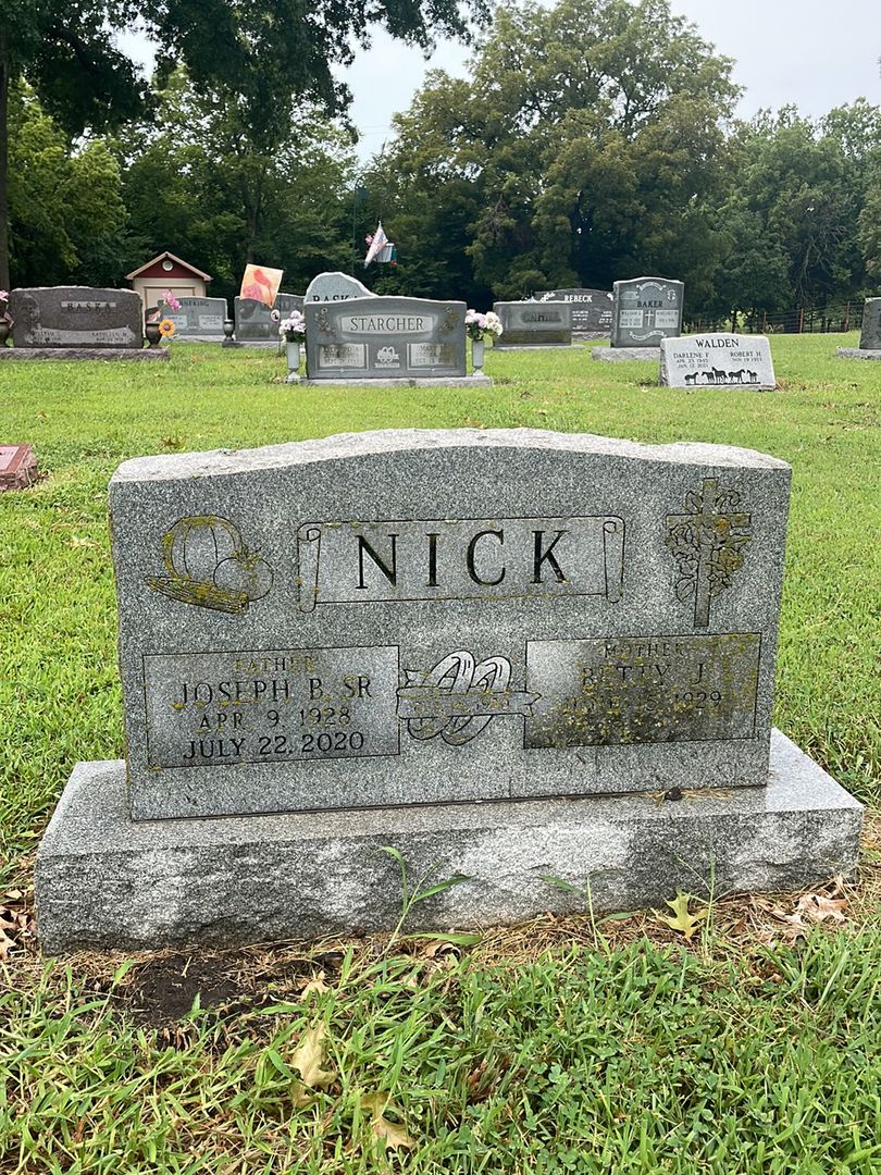 Joseph Benedict Nick Senior's grave. Photo 1
