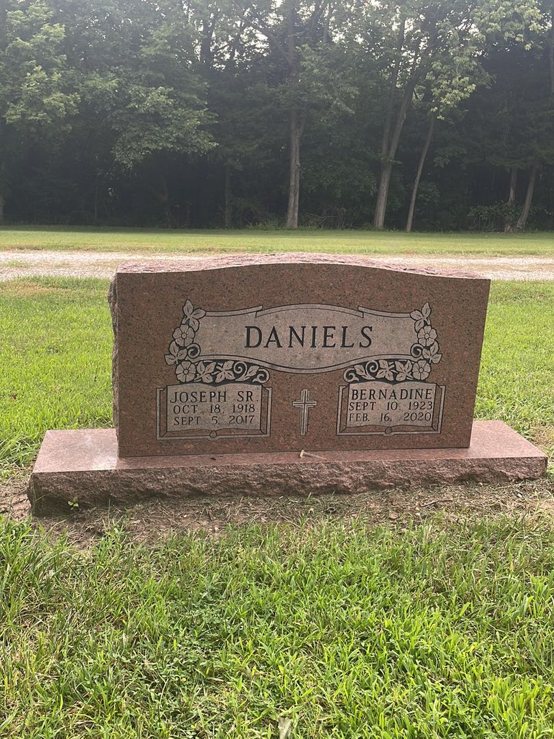 Bernadine Daniels's grave. Photo 1