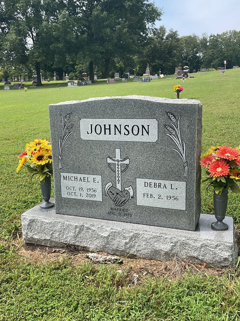 Michael Eugene Johnson's grave. Photo 1