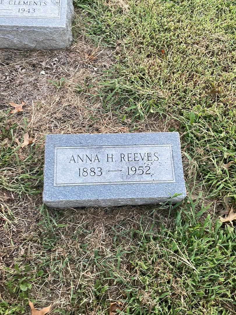 Anna H. Reeves's grave. Photo 1