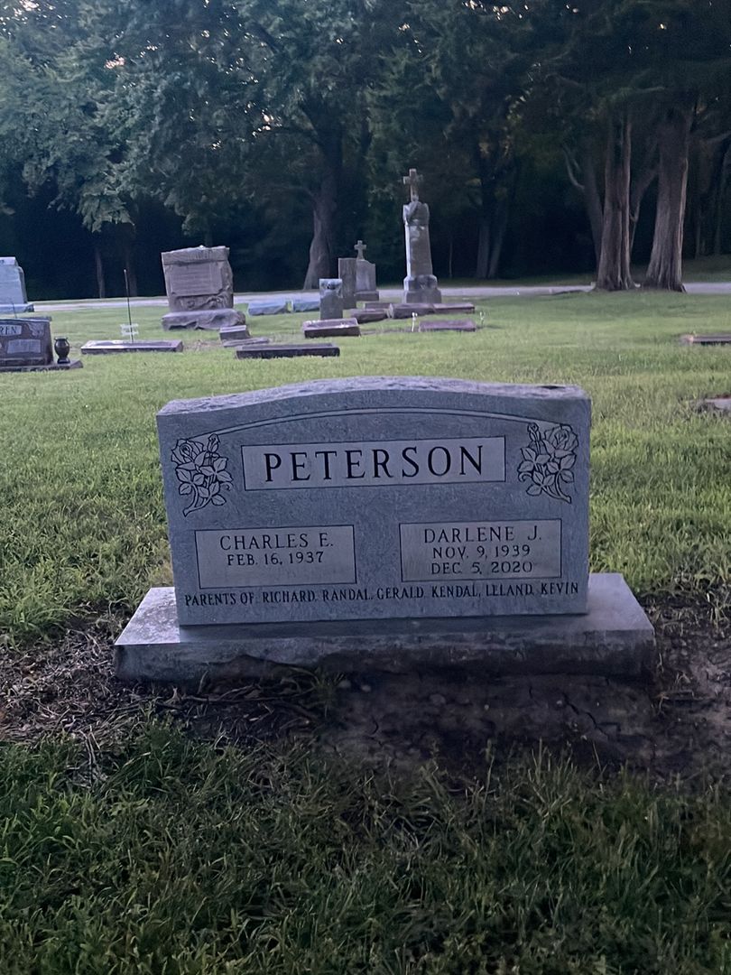 Darlene Joyce Peterson's grave. Photo 1